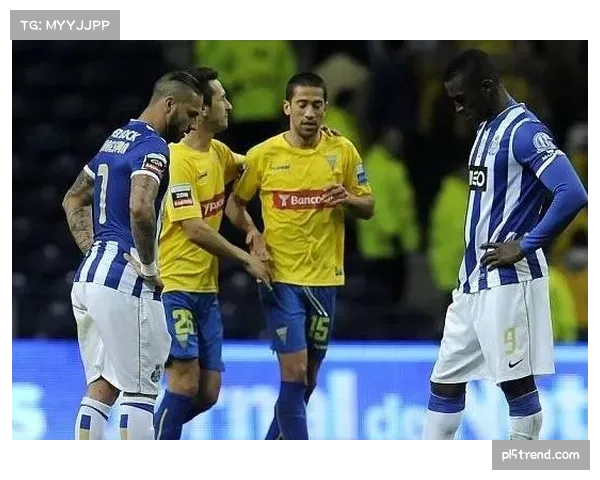 埃斯托里尔边路传中战术奏效,针对对手防守弱点